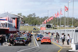 Pits, Queensland Raceway, Race 2 l © Race Project l Daniel Kalisz | GT4 Australia