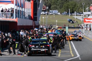 Pits, Queensland Raceway, Race 2 l © Race Project l Daniel Kalisz | GT4 Australia
