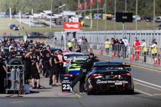 Pits, Queensland Raceway, Race 2 l © Race Project l Daniel Kalisz | GT4 Australia