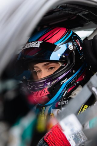 #210 – TekworkX Motorsport / ZW Racing – Zoe Woods – Porsche 718 Cayman GT4 RS CS | © Race Project | Daniel Kalisz | © Race Project | Daniel Kalisz