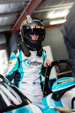 #210 – TekworkX Motorsport / ZW Racing – Nash Morris / Zoe Woods – Porsche 718 Cayman GT4 RS CS | © Race Project | Daniel Kalisz | Daniel Kalisz