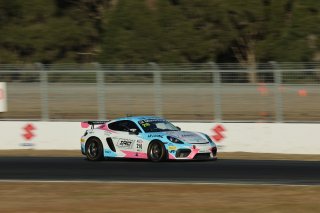 #210 - TekworkX Motorsport - Zoe Woods - Daniel Stutterd - Porsche 718 Cayman GT4 MR CS l © Insyde Media l Rhys Vandersyde l GT4 Australia | GT4 Australia