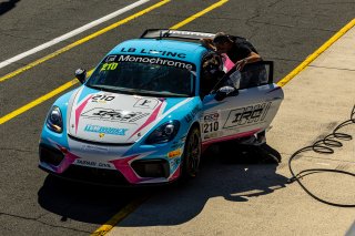 #210 - TekworkX Motorsport - Zoe Woods - Daniel Stutterd - Porsche 718 Cayman CS MR l © Insyde Media l Rhys Vandersyde l GT4 Australia | GT4 Australia