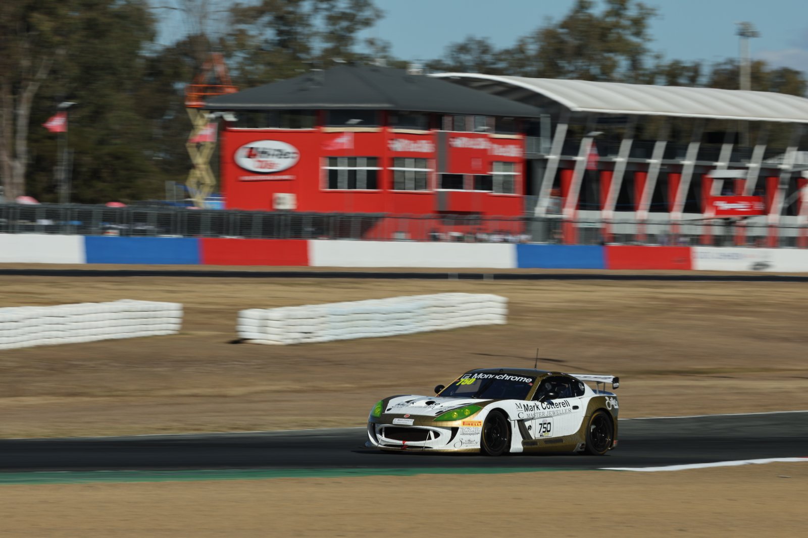 Close fight between Porsche and Ginetta to close out practice at Queensland Raceway