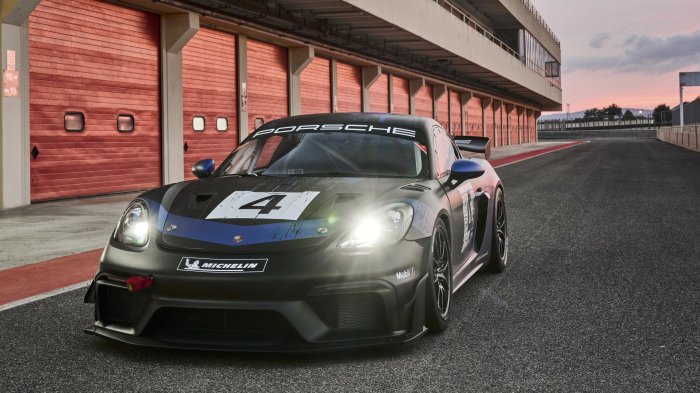 Zoe Woods set for GT4 debut in 2024