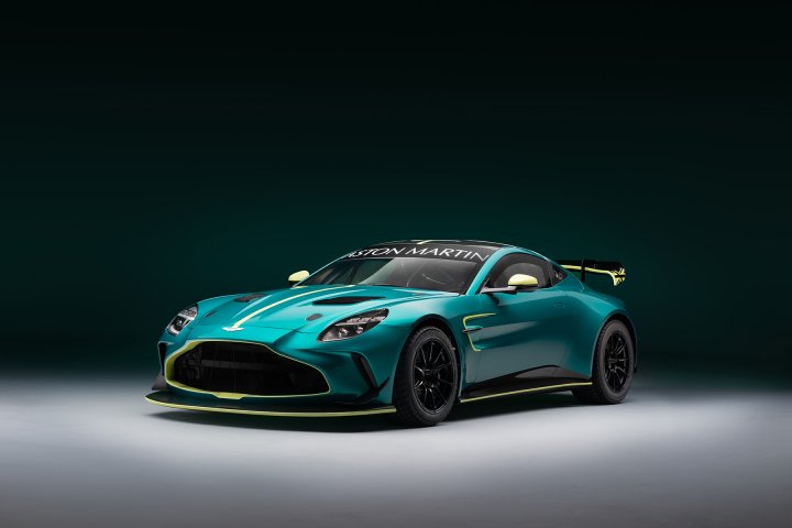 Aston Martin reveal new Vantage GT4